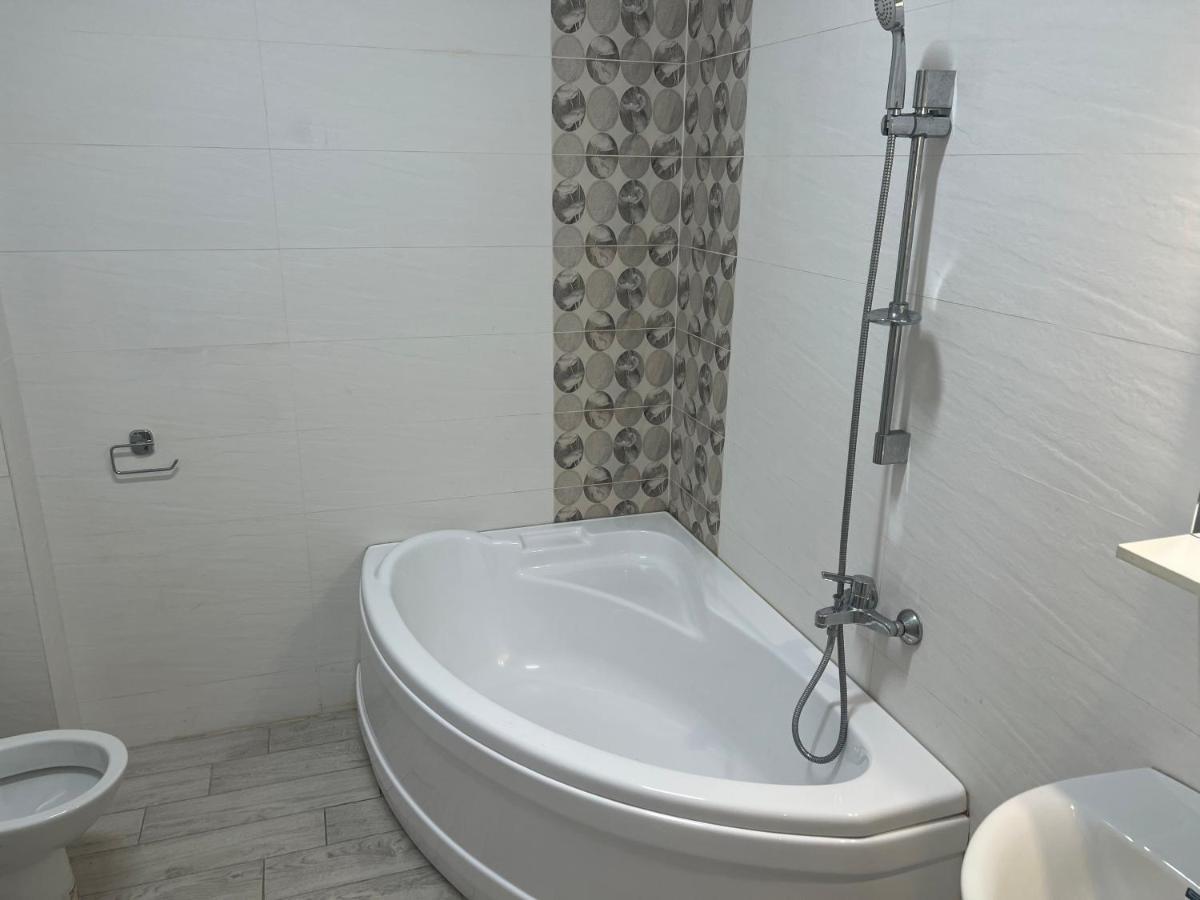 Roşu Apartament Militari Residence מראה חיצוני תמונה