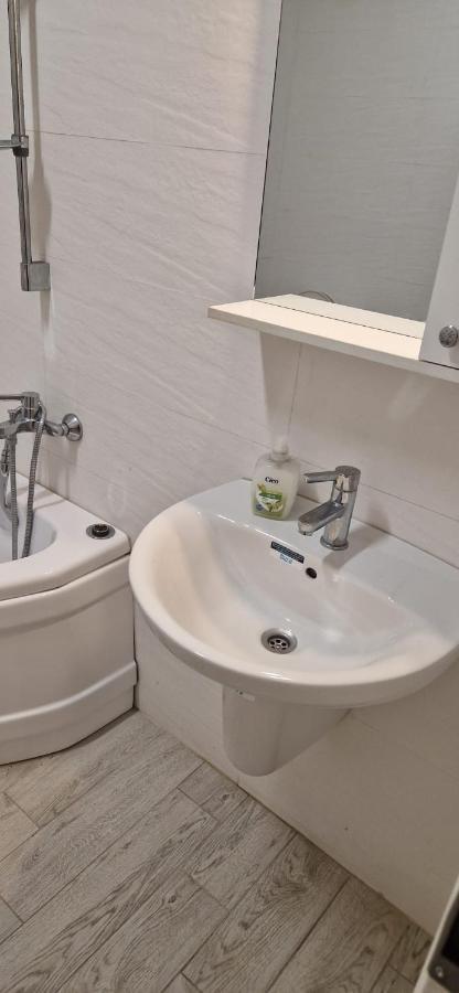 Roşu Apartament Militari Residence מראה חיצוני תמונה